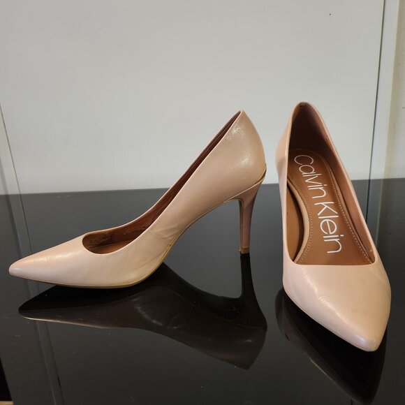 Calvin Klein Nude Leather Pointed-Toe Pumps – Size 7 - Picture 2 of 6